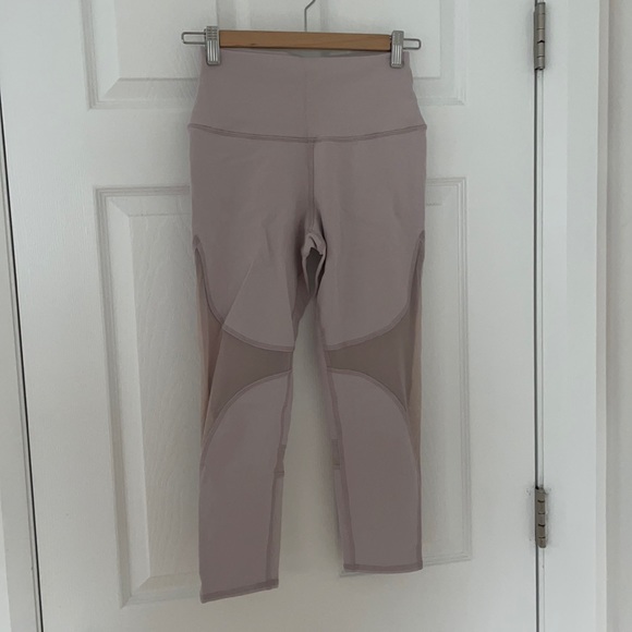 Women’s ALO crop leggings - Picture 1 of 2